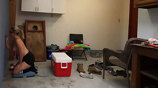 Wife removes stranger's condom at gloryhole – homemade